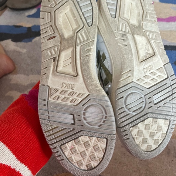 Asics White Sneakers with Gold Details - Picture 4 of 6